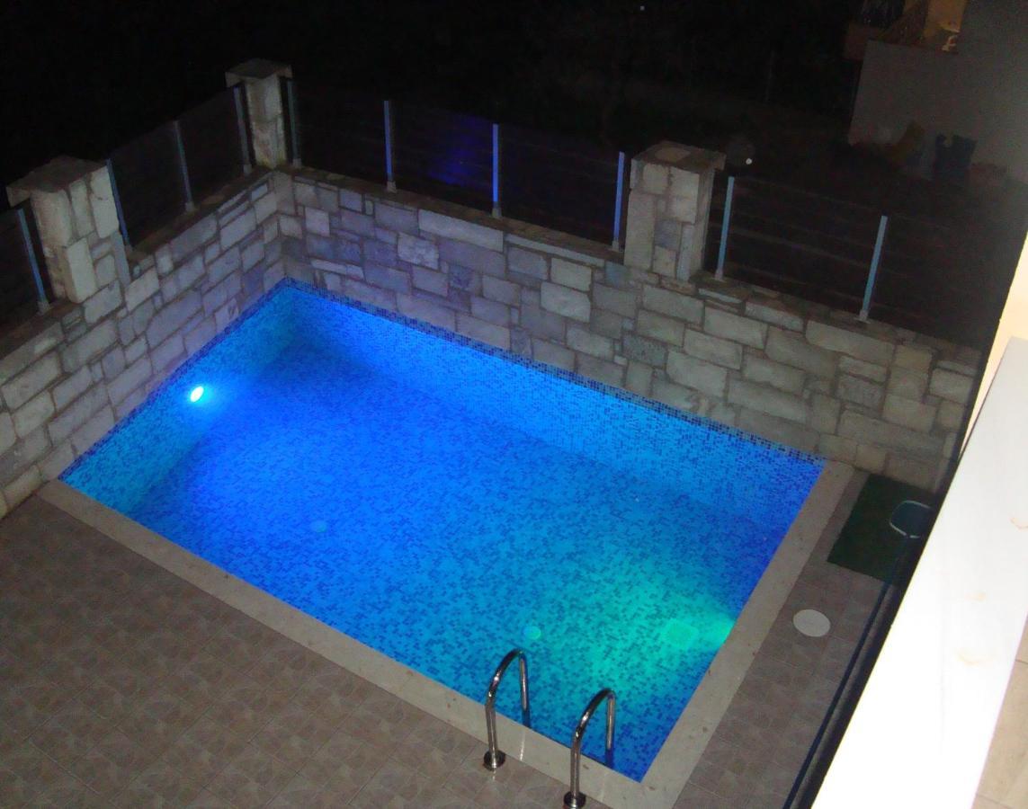 “Theeporto” Maisonette With Pool Гуве Экстерьер фото