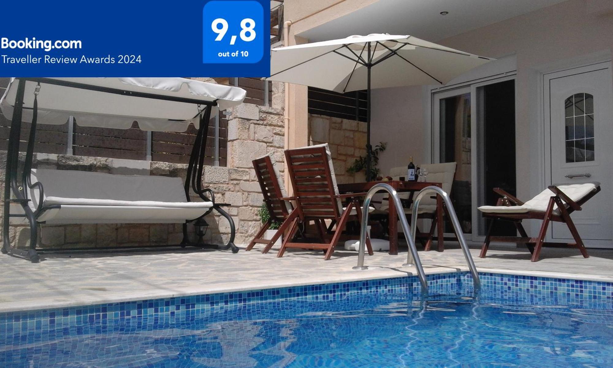 “Theeporto” Maisonette With Pool Гуве Экстерьер фото