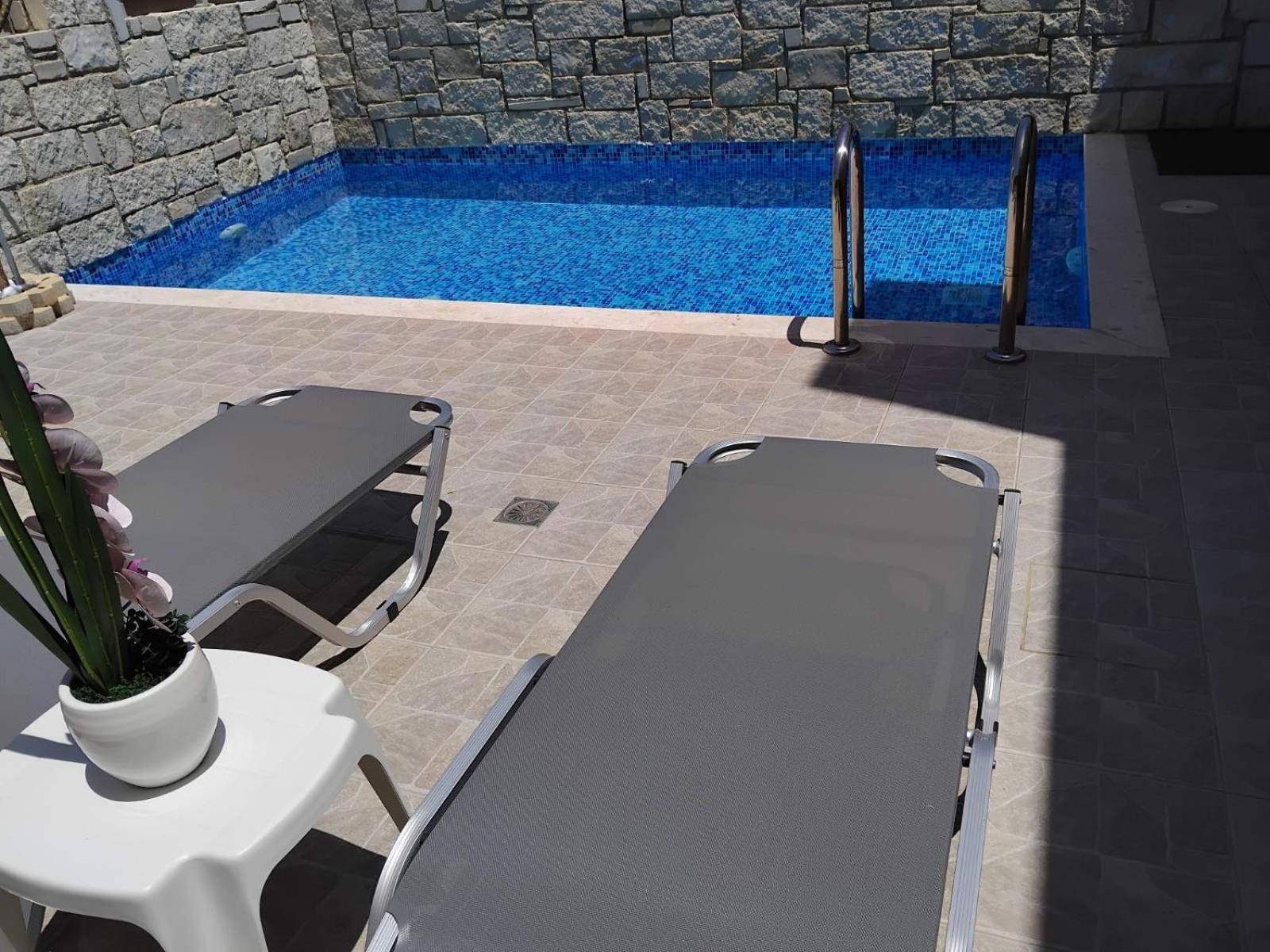 “Theeporto” Maisonette With Pool Гуве Экстерьер фото